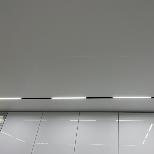 Монтаж сатинового потолка в кухня 16 м2