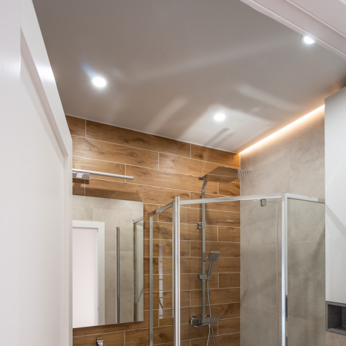 Стоимость потолка в ванной